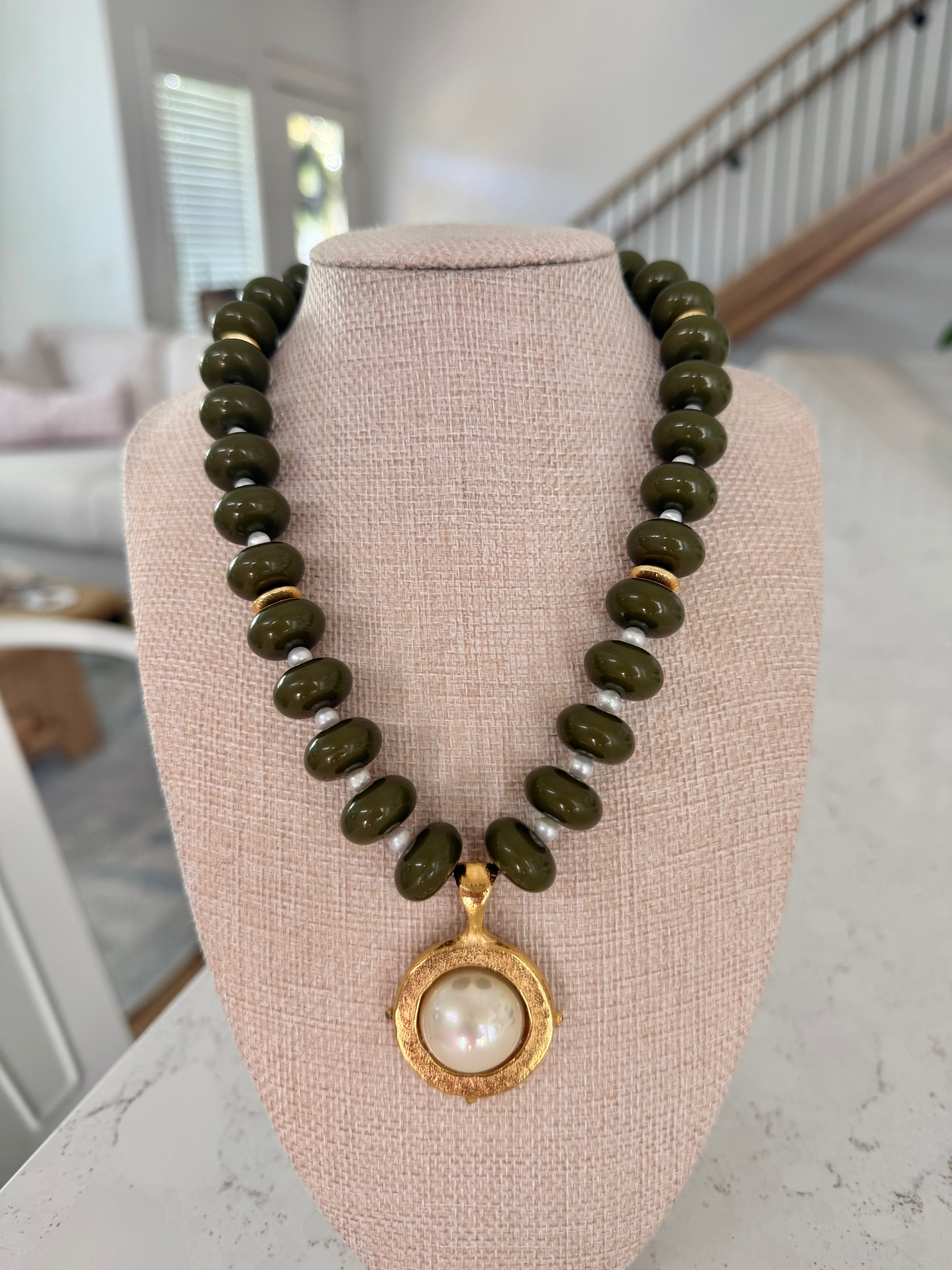 The Elizabeth - Pearl Pendant